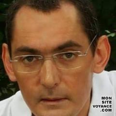 Portrait de l'expert en voyance sentimentale reynaldvoyance