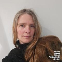 Portrait de l'expert en voyance sentimentale Cindy