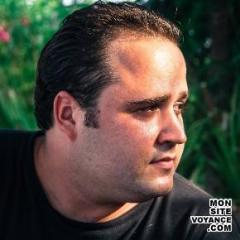 Portrait de l'expert en voyance sentimentale aleksender