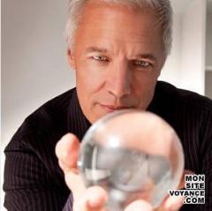 Portrait de l'expert en voyance sentimentale louis-alexandre