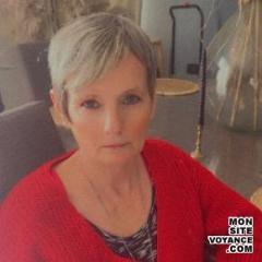 Portrait de l'expert en voyance sentimentale sarahnathalie