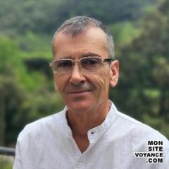 Portrait de l'expert en voyance sentimentale fabrice-eynol