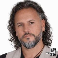 Portrait de l'expert en voyance sentimentale daniel-hannouna