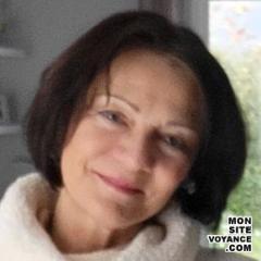 Portrait de l'expert en voyance sentimentale flore-marie