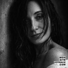 Portrait de l'expert en voyance sentimentale giulia