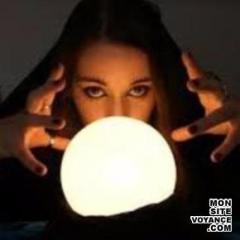 Portrait de l'expert en voyance sentimentale Pauline