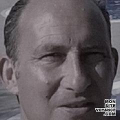 Portrait de l'expert en voyance sentimentale gil