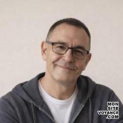 Portrait de l'expert en voyance sentimentale domvoyance