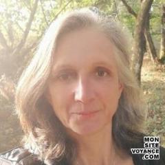 Portrait de l'expert en voyance sentimentale divine